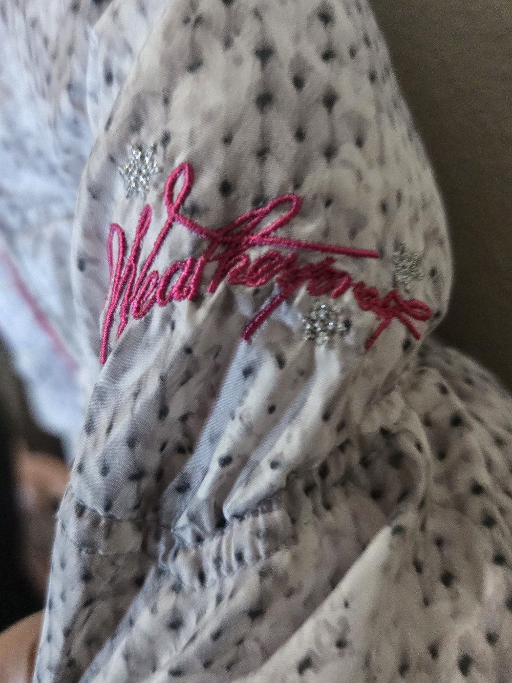 Weatherproof Girls Gray White Pattern Puffer Jacket Pink Lining Size 6 Kids - Picture 3 of 4